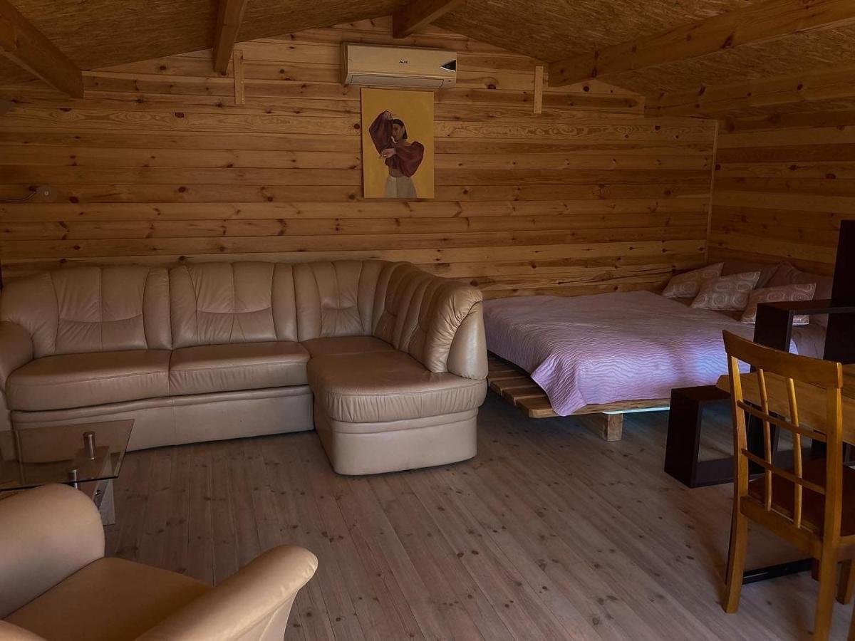 Starp Debesim Un Zemi Vendégház Krāslava Kültér fotó